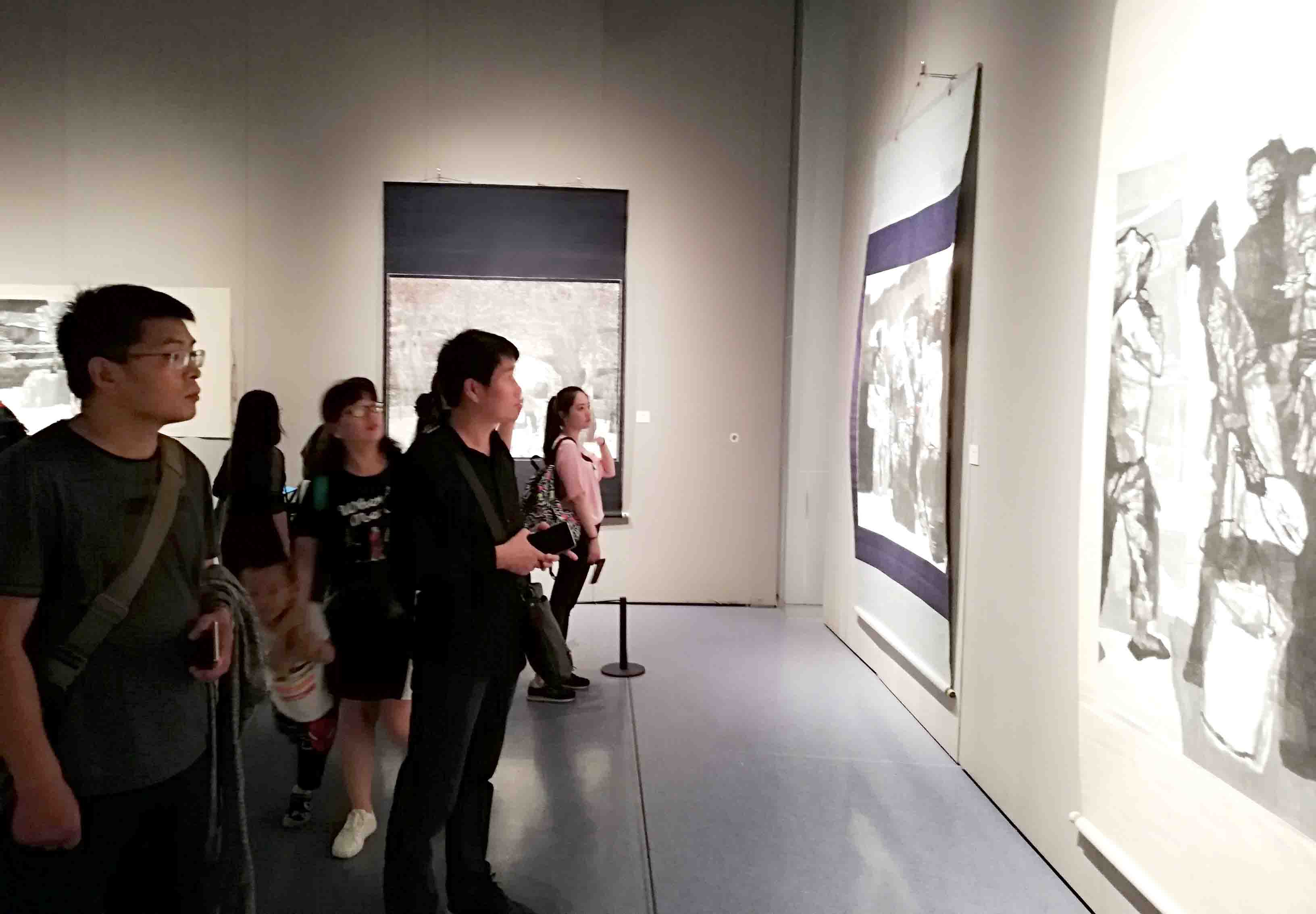 美术与设计学院艺术硕士（美术）专业学位研究生开展专题艺术实践教学活动.jpg